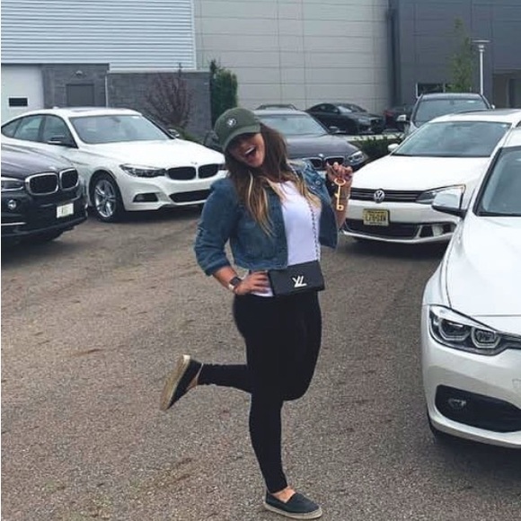 Louis Vuitton  Epi Twist Chain Wallet - Picture 12 of 12